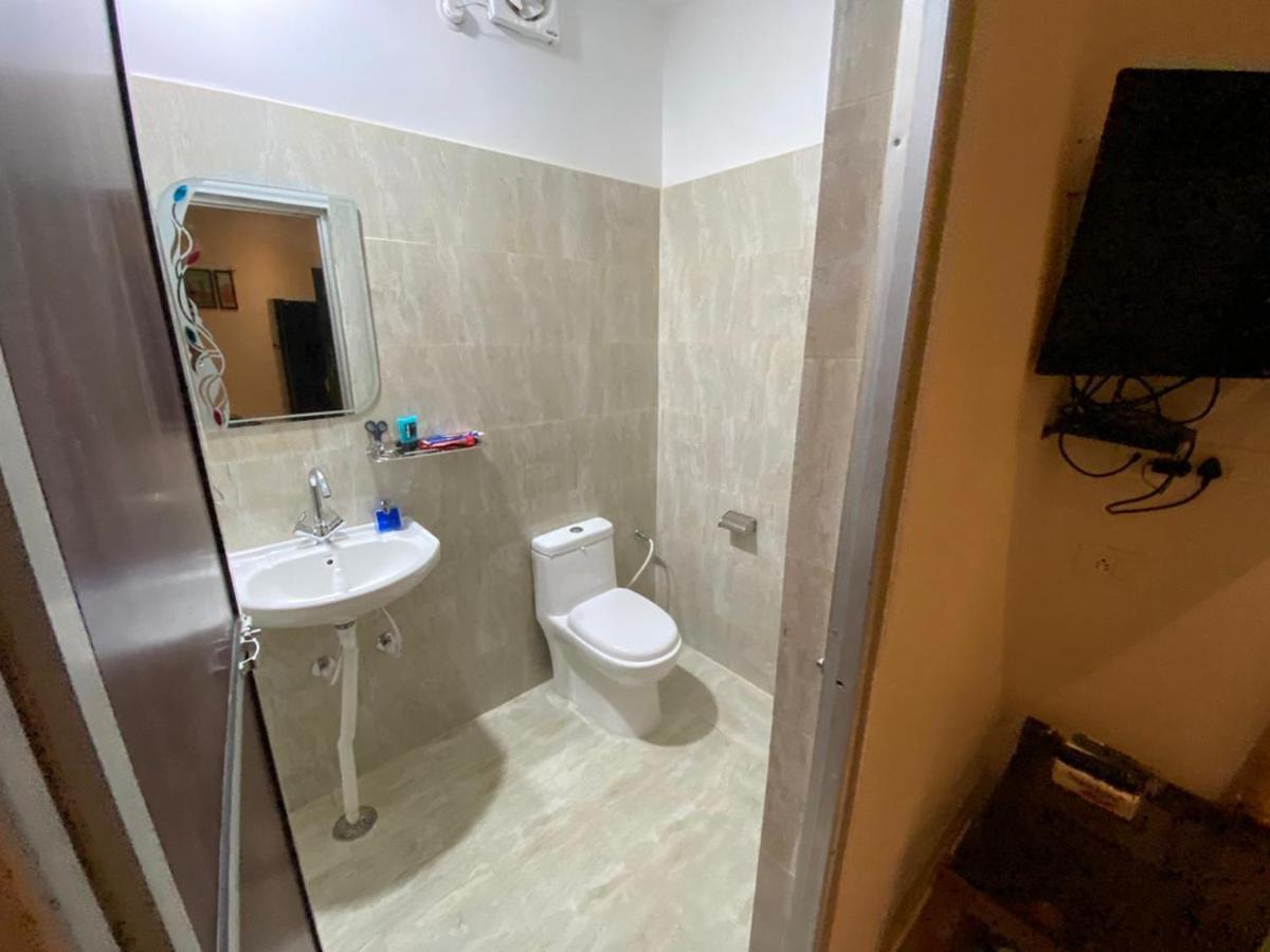 The Sunaina Hotel Varanasi Esterno foto