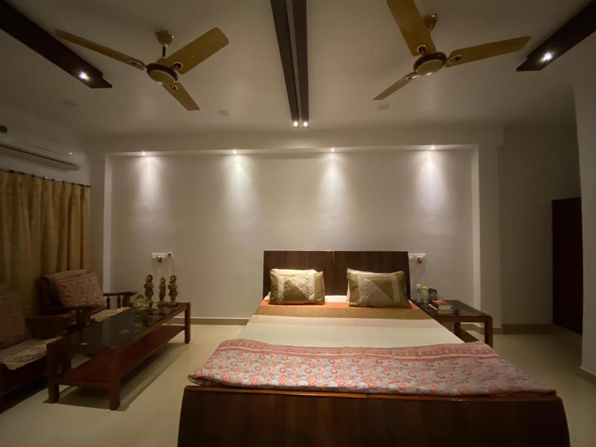 The Sunaina Hotel Varanasi Esterno foto