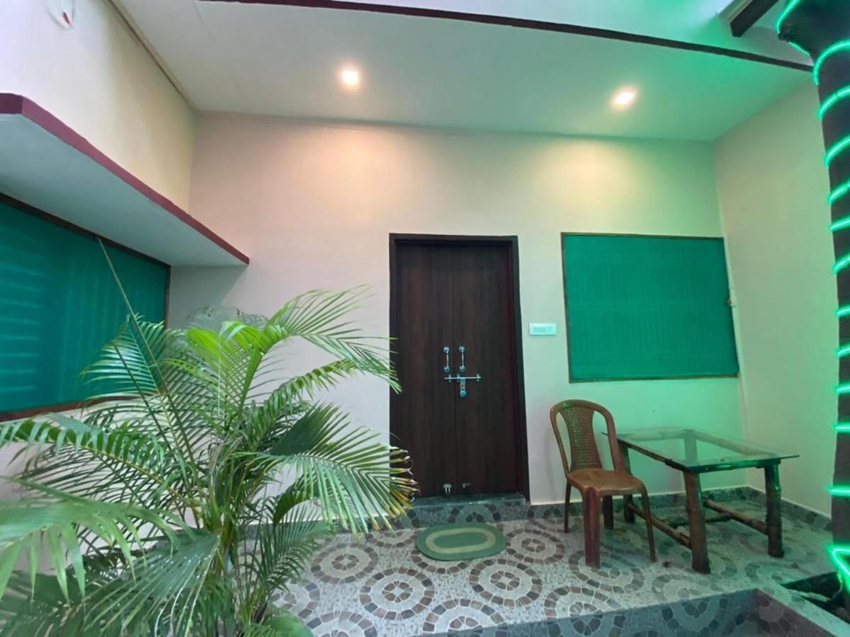 The Sunaina Hotel Varanasi Esterno foto