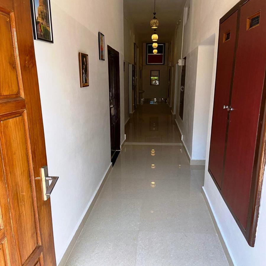 The Sunaina Hotel Varanasi Esterno foto