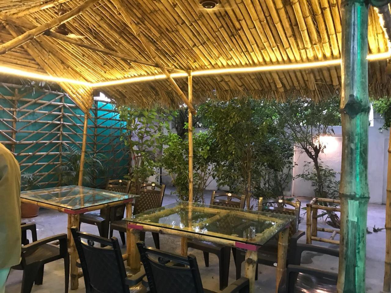 The Sunaina Hotel Varanasi Esterno foto